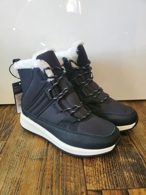 Universal Thread Black Faux-Fur Trim Lace-Up Winter Boots